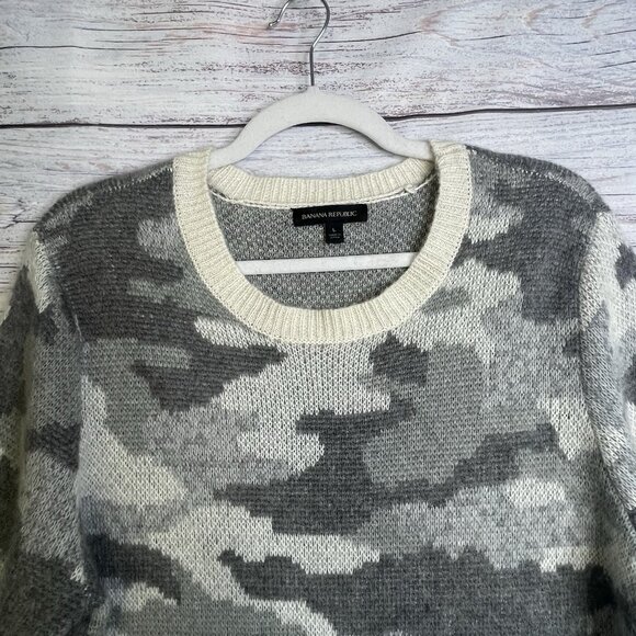 Banana Republic Women's Size L Camo Fuzzy Sweater Wool, Cotton, Mohair Blend - Picture 2 of 10